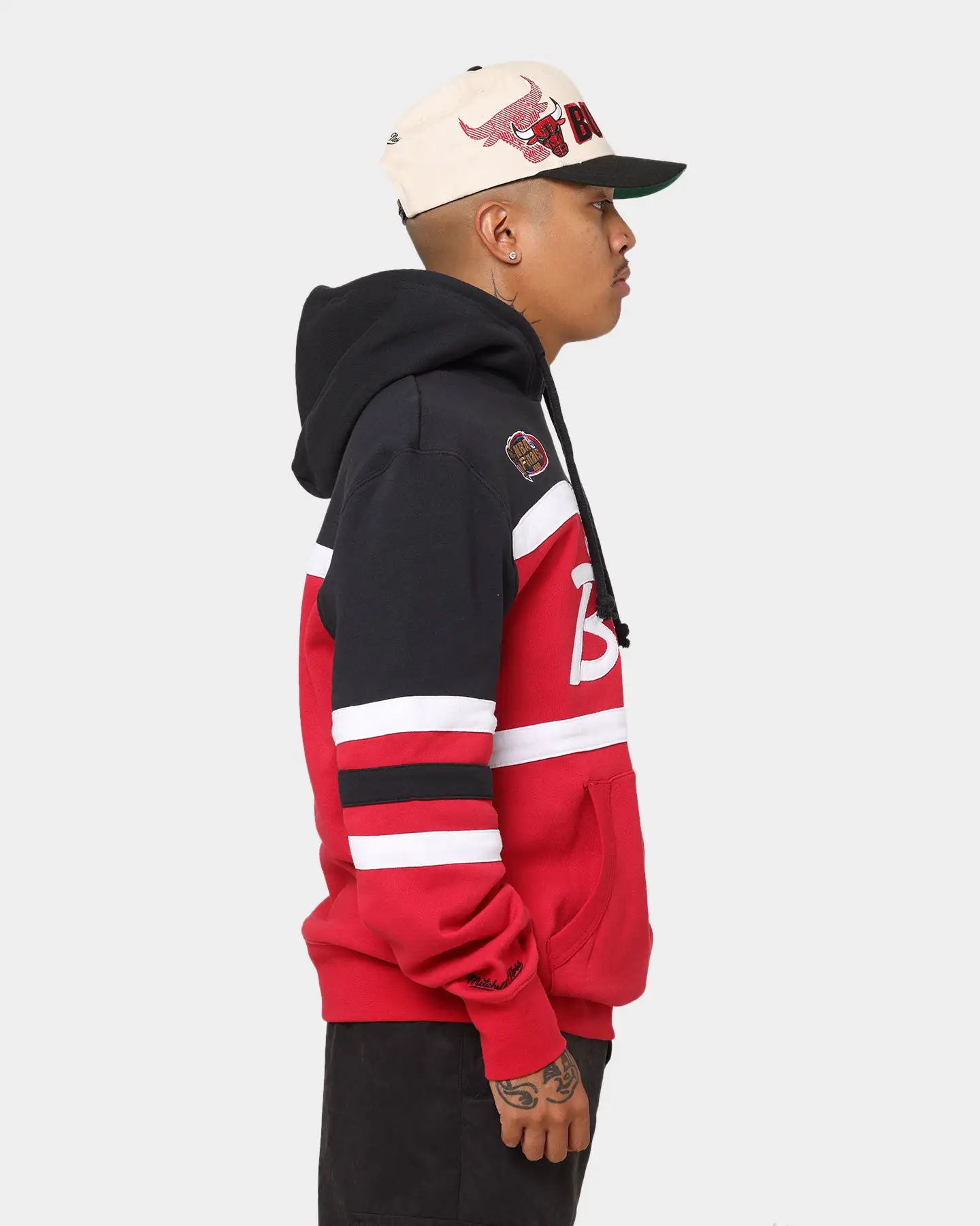Mitchell & Ness Men's Chicago Bulls Head Coach Hoodie Black - Image 5