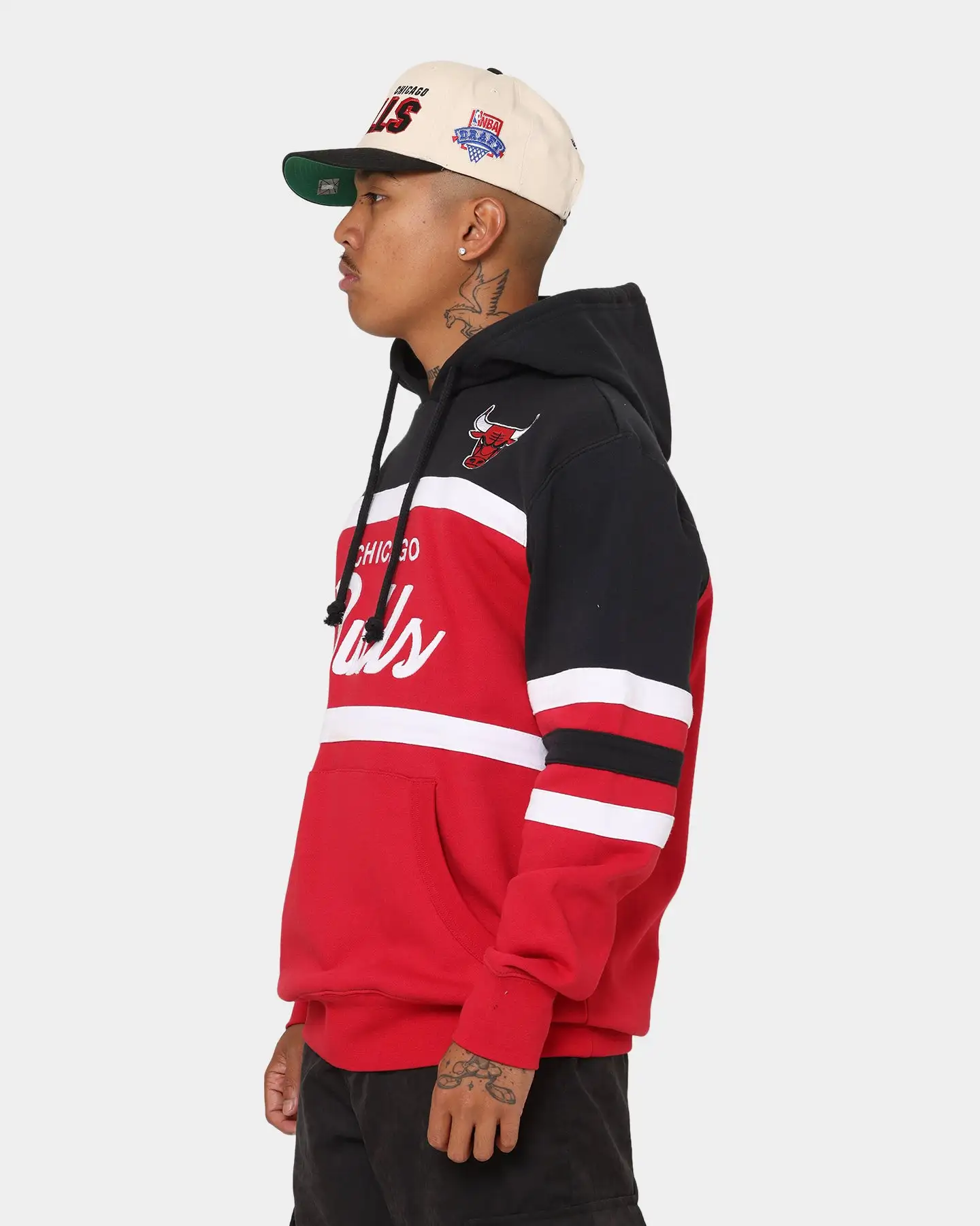 Mitchell & Ness Men's Chicago Bulls Head Coach Hoodie Black - Image 6