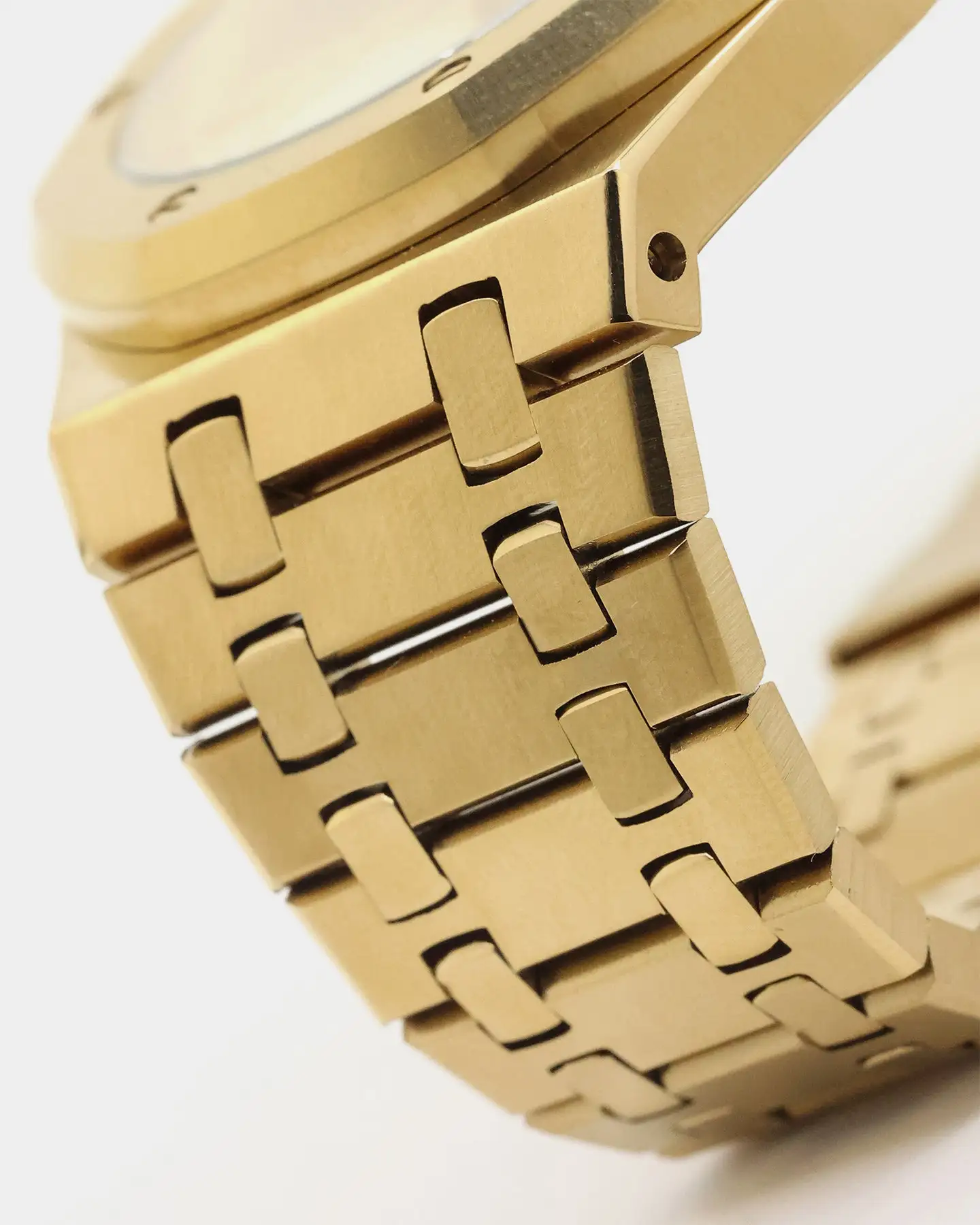 Saint Morta Diamond Medio Watch Gold/Diamond - Image 7