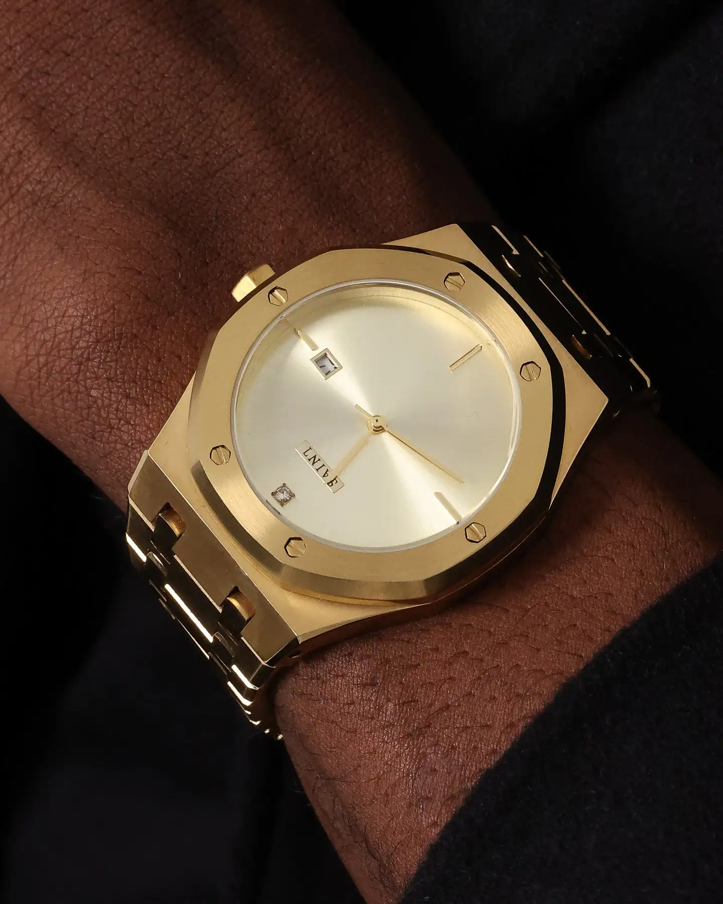 Saint Morta Diamond Medio Watch Gold/Diamond - Image 4