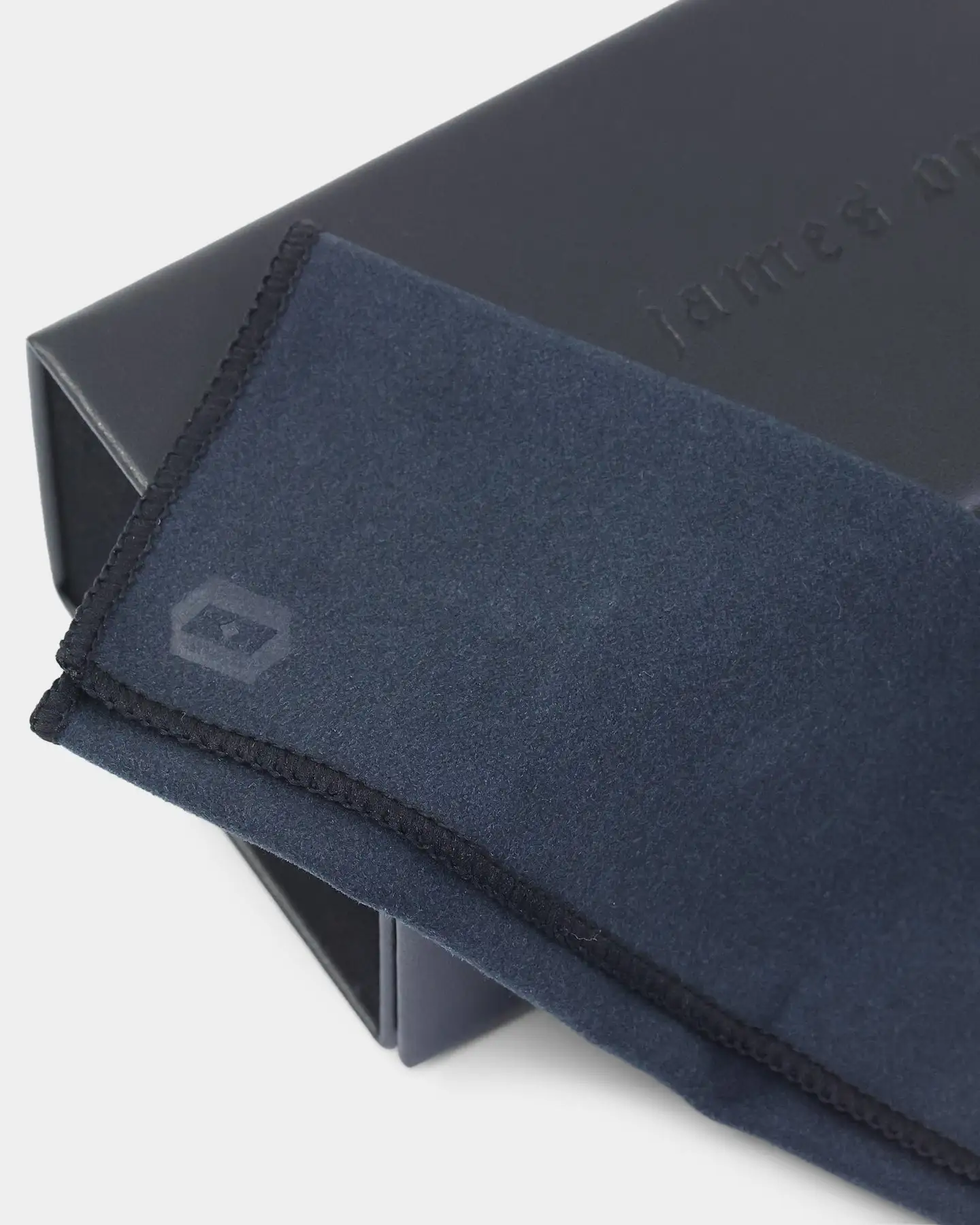 James Oro Black Icon Sunglasses Black - Image 12