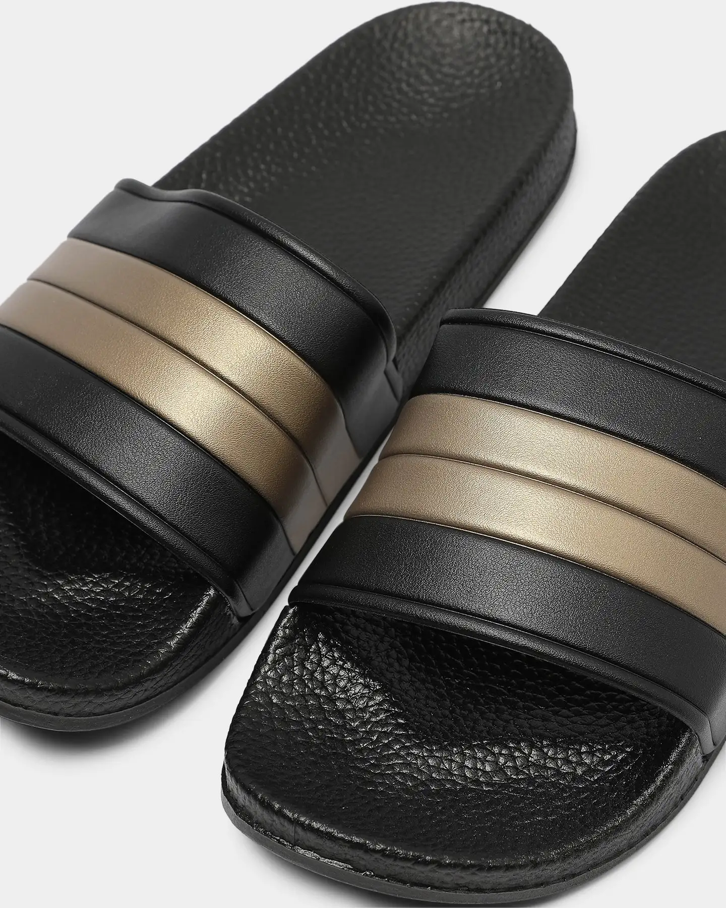 EN ES ENES Mane Slide Black/Gold - Image 4
