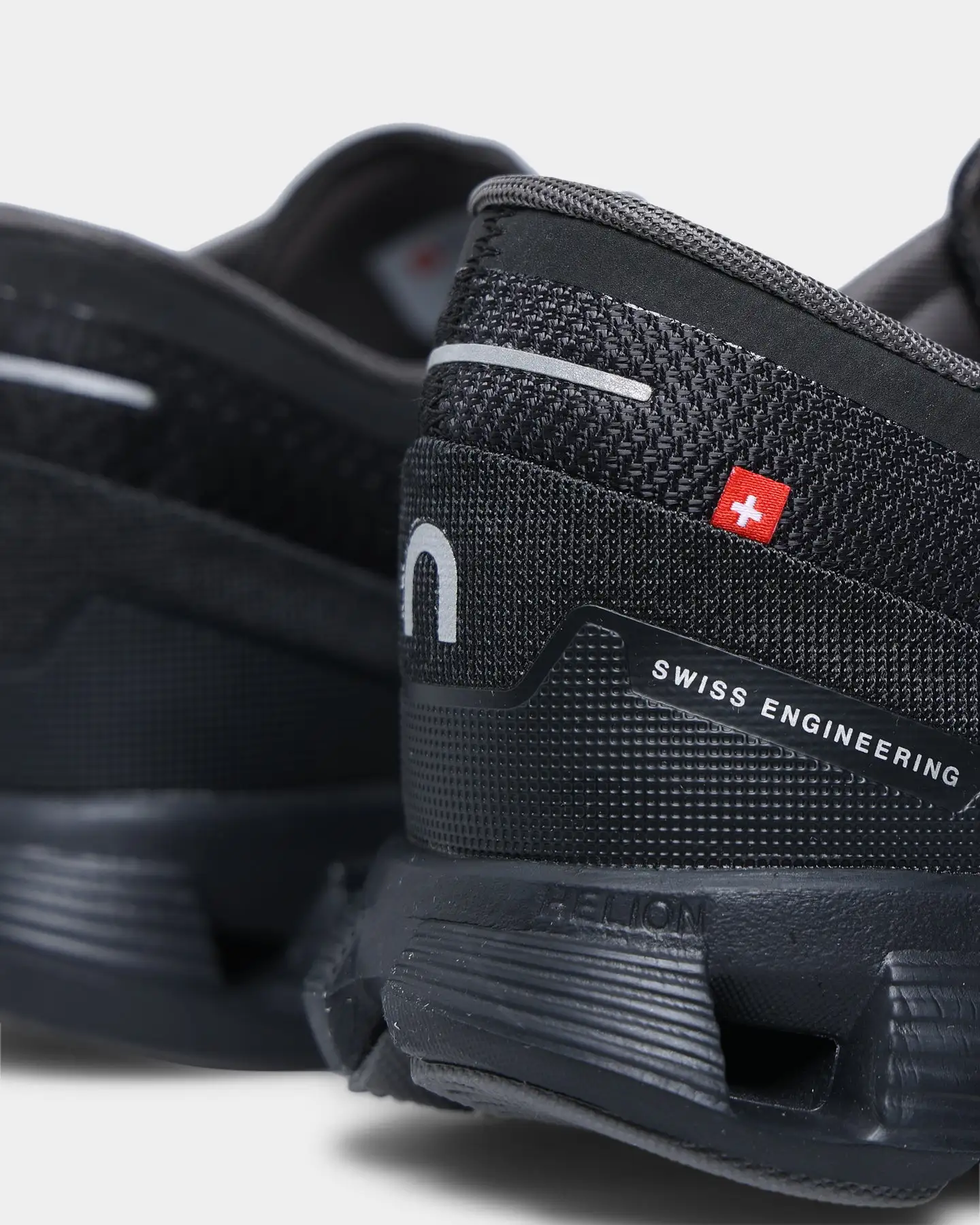 On Running Cloud X Black/Asphalt - Image 8